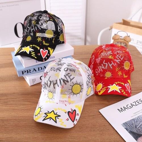 Summer New Children 's Baseball Net Hat Letter Graffiti Boys and Girls Outdoor Travel Sunshade Sports Breathable Sunscreen Hat