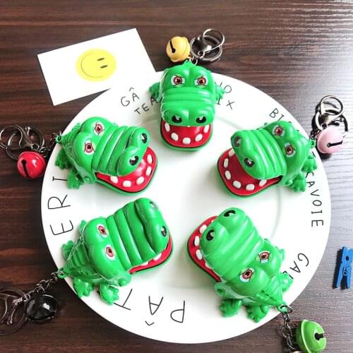 Creative Funny Cartoon Mouth Tooth Alligator Hand Keyring Childrens Toy Game Biting Hand Crocodile Game Keychain Women Men Gift