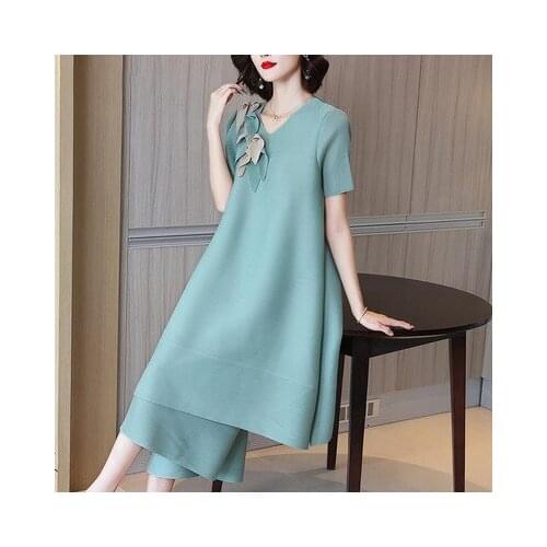 HOT SELLING Miyake Fashion fold New solid short sleeve applique dress + Wide-leg cropped trousers loose suit IN STOCK