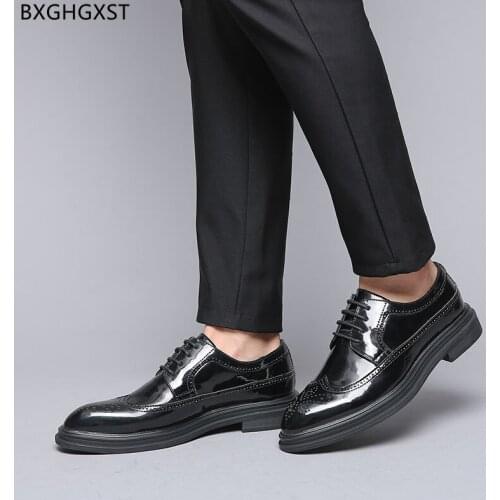 Black Brogue Man Shoes High Quality Oxford Mens Wedding Dress Shoes Patent Leather Pointed Shoes Men New 2021 Chaussure De Homme