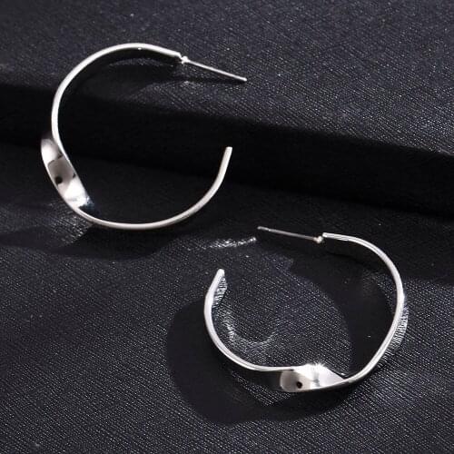 Classic Simplicity Stud Earrings Minimalist Style Exaggerated Fashion Simple Goth Twisted Punk Stud Earrings 2021 New Female