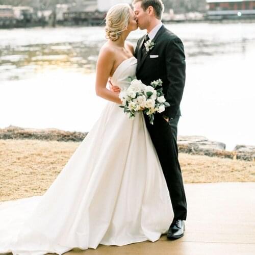 Princess Wedding Dresses Satin Vintage Strapless Wedding Bride Dresses Long Train White Ivory Wedding Ball Gown