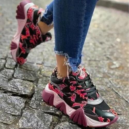 2021 Summer New Mesh Sports Shoes Anti Slip Pattern Color Leisure Running Mountaineering Comfortable Womens Shoes