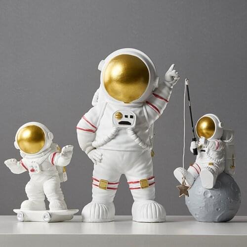 Resin Astronaut Figurines Fashion Spaceman With Moon Sculpture Decorative Miniatures Cosmonaut Statues Gift For Man & Boyfriend