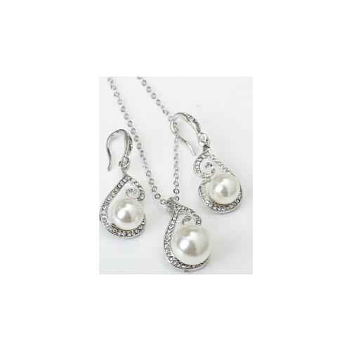 2020 New High Pearl necklace earrings jewelry set simple Korean fashion female new clavicle necklace chain Earrings Necklace