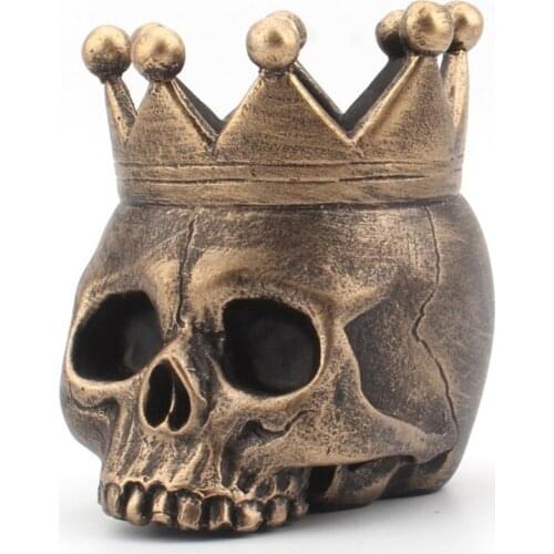 667A Crown Skull Candle Holder Horror Candlestick Resin Crafts for Halloween Party Home Table Centerpiece Bar Decor