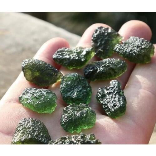 7-9g Free shipping Natural Moldavite Natural Czech meteorite Pendants fall rough stone crystal Energy stone random delivery