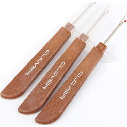 2018 Special Offer New Clover 2pcs Lot Wood Handle Craft Thread Cutter Seam Ripper Stitch Unpicker Needle Arts Sewing Tools