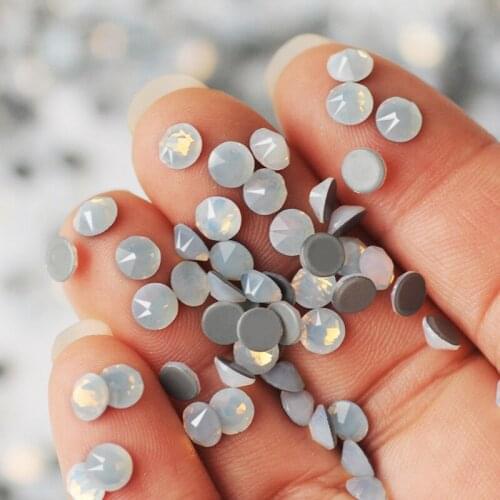 New Back 8big 8small Crystal Glass White Opal Hot fix Rhinestone 16facets Cut Facets Strass Iron On Stone for Garment Clothes