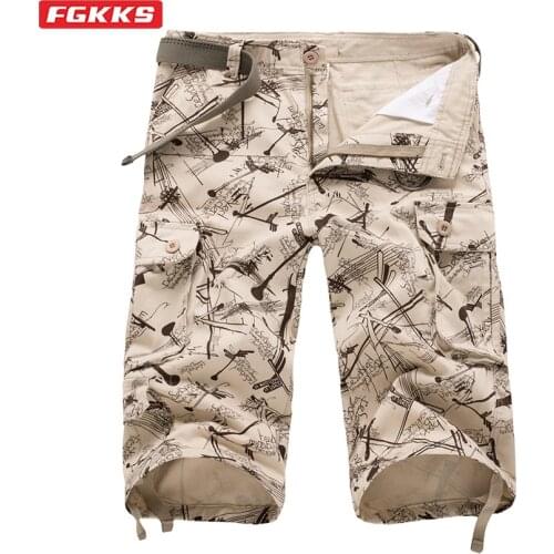 FGKKS Mens Shorts Cropped Pants Male Multi-pocket Pants Direction Mark Printing Casual Loose Mens Pants Cropped Workwear Shorts