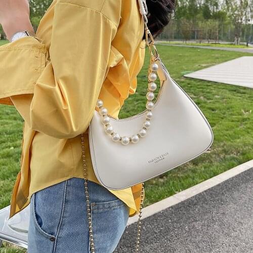 Women Pearl Chain Hobo Shoulder Bags Trending Leather Crossbody Bags Ladies Small White Tote Handbags Simple Messenger Bag 2021