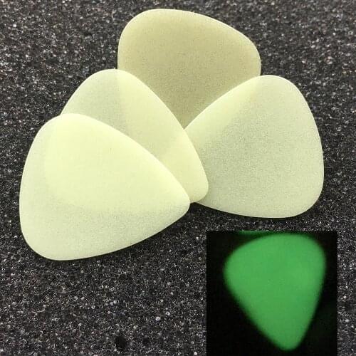 Lots of 100pcs Glow in the Dark Celluloid Guitar Picks 0.71mm Medium