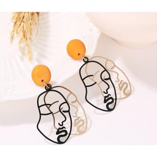 Wanzhi Stud Earrings
