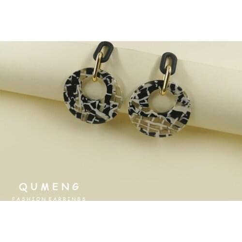QUMENG Grid Texture Acrylic Acid Vintage Classic Round Geometric Hanging Dangle Drop Earrings 2021 High Quality Baroque Jewelry
