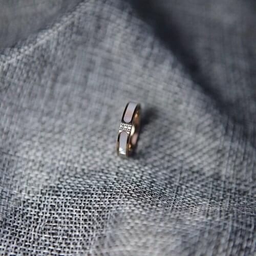 2021 Wholesale Simple shell micro-inlaid zircon Titanium steel ring Crystal from Swarovskis Ring Personality is not fade Women