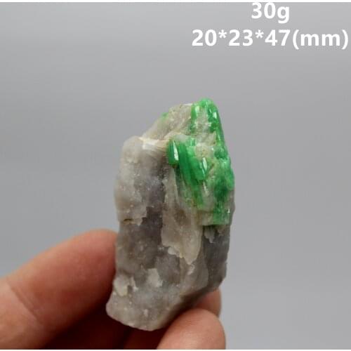 100% Natural green emerald mineral gem-grade crystal specimens stones and crystals quartz crystals from china free shipping