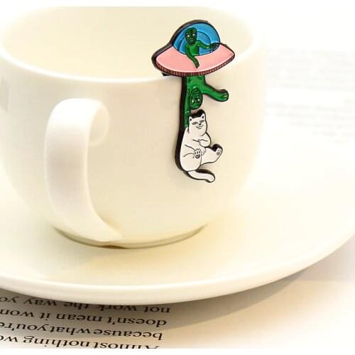 Green alien flying saucer to rescue cat Enamel Brooch Pink UFO Fat white cat Lapel Pin Cute animals Badge jewelry