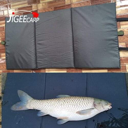 JIGEECARP 95X46CM Carp Fishing Unhooking Mat Carp Fishing Foldable Landing Mat Padded for Fish Care Protection Fishing Tackle