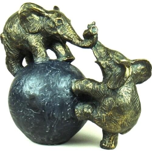 ORIGINAL CIRCUS ELEPHANT FIGURINE HANDMADE RESIN WILD ANIMAL STATUE ELEPHANT CREATIVITY ORNAMENT ROOM DECOR BIRTHDAY GIFT CRAFT