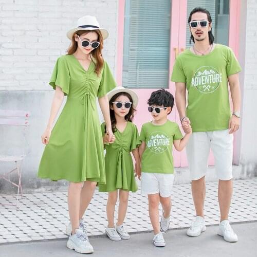 Summer Family Look Father Mother Daughter Son Clothes Matching Mommy and Me Mom Daughter Dress Green Slim Outfits for Sister