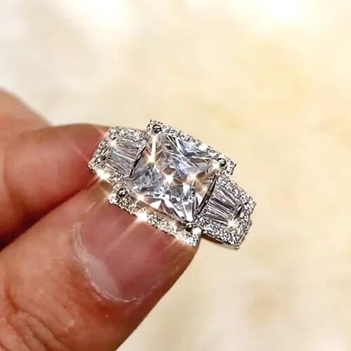 Huitan Unique Wedding Band Jewelry Female Finger Rings Inlaid Square Cubic Zirconia Elegant Bridal Marriage Engage Fashion Rings