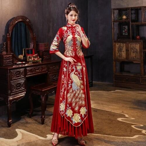 Refined Banquet Red Gold Chinese Traditional Couple Wedding Dress Embroidery Long Cheongsam Stylish Elegant Bride Vintage