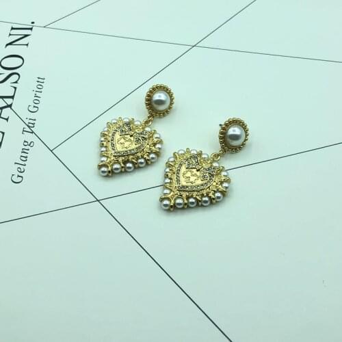 European and American fashion exaggerated simple classic versatile gold plated earrings a62-1