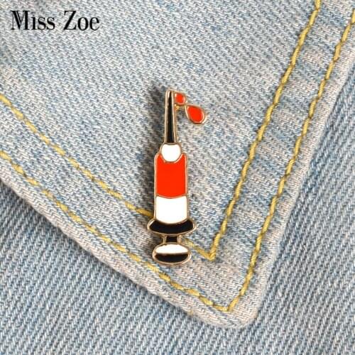 Syringe Enamel Pins drawing blood Brooches Custom Brooches Bag Clothes Lapel Pin Badges Medical Jewelry Gift Hematology Doctor