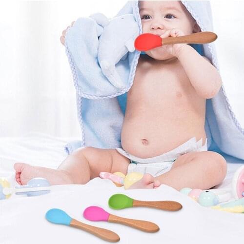2Pcs Baby Silicone Spoon Fork Wooden Handle Cutlery Color Candy Feeding Soft Silicone Food Cutlery Set Spoon Baby Y0R7