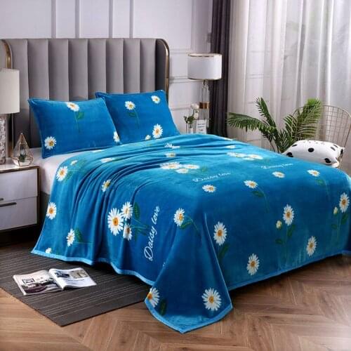 Blue daisy/single blanket, thick crystal velvet blanket is soft and delicate, suitable for bedroom sofa and car
