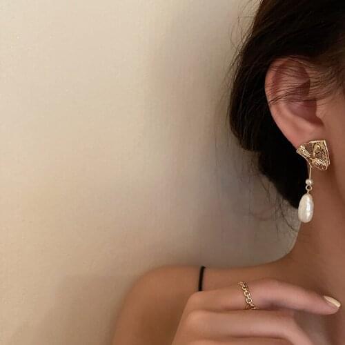 925 Silver Needle Creative Irregular Pearl Earrings Female Alloy Wild Simple Geometric Earrings Temperament Earrings