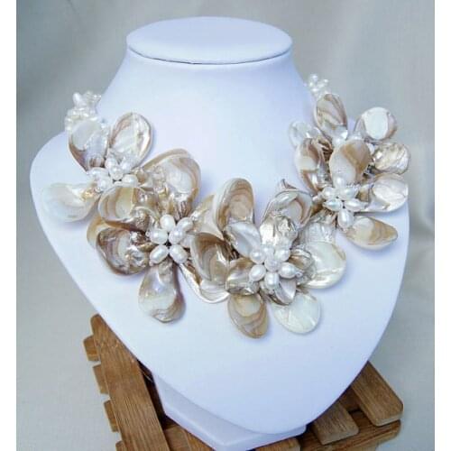 2019 new choker ,beadwork,bib ,statement necklace,Bead Necklace,Pearl Necklace,Flower Necklace 20 inches