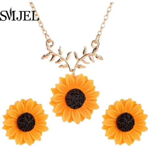 SMJEL Boho Sunflower Necklaces Pendant Vintage Fashion Everyday Jewelry Cute Round Sweater Statement Necklaces for Women