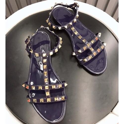 2021 Summer New V Flat Beach Shoes Women Seaside Jelly Shoes Non-Slip Rivets Studs Flat Sandals