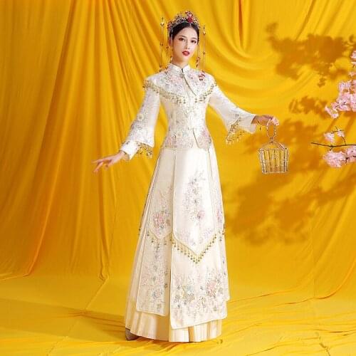 Refined Banquet Stylish Long Sleeve Champagne Embroidery Mandarin Collar Cheongsam Chinese Traditional Bride Wedding Dress