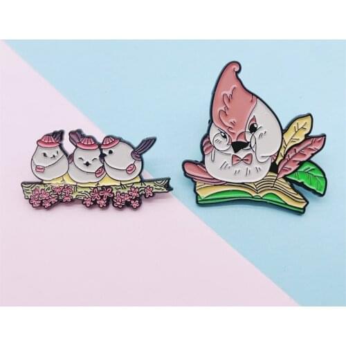 Cartoon Sweet Animals Birds Enamel Brooches Magpies Reading Reading Learning Play Alloy Pins Badges Accessories Fashion Jewelry