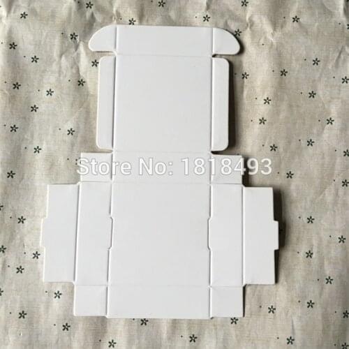 Free shipping 30pcs a lot 7x7x2.2cm white paper casket/candy case/packing box/top grade gift case/useful snack case