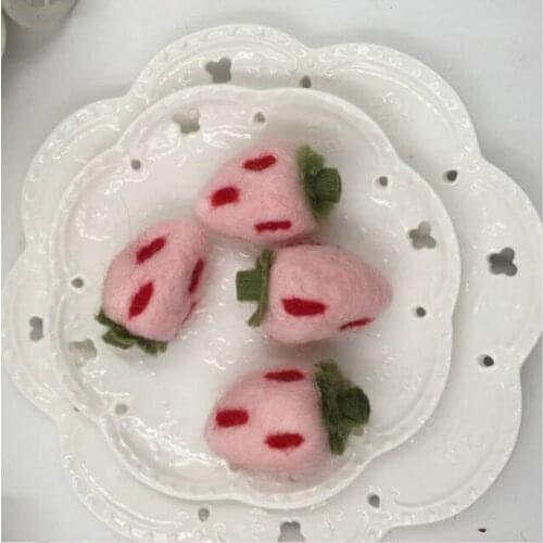 1 PC Soft Wool Felt Craft Supply Strawberry Fruit Shape Poke DIY Kits Bag Christmas Decorations Brooch Keychains Making