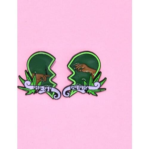 New Green Splicing Love Broken Heart Enamel Pin Holding Hands Brooch Backpack Clothes Lapel Pin Jewelry Gift for Friends