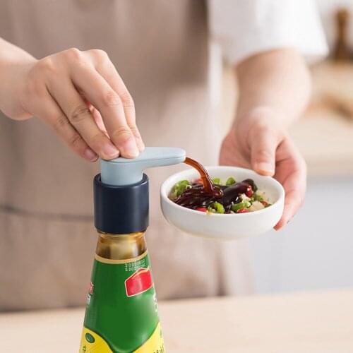 Kitchen Oil Bottle Pressure Mouth Household Fuel Oyster Sauce Nozzle Manually Seasoning Oil Can Bottle Mouth Squeezer