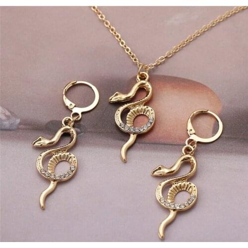 2021 New Design Snake Crystal Drop Earrings for Women Bohemian Style Gold Color Geometric Exaggerated Embossed Stud Earrings