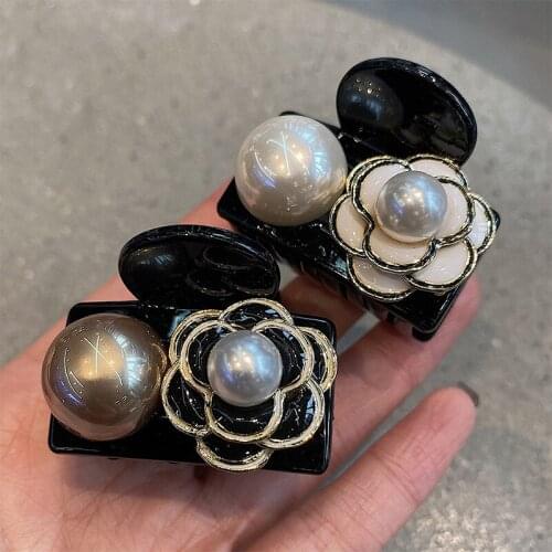 Elegant Flower Pearl Camellia Hairpin Headdress Hair Claws Temperament Floral Hair Clip Jewelry for Girls Women Hair Accessories
