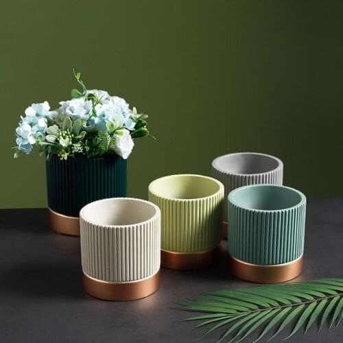 Small Ceramic Vase Creative Flower Vase Good Gifts for Friends and Family Weddings Desktop Center Vases Home Decor