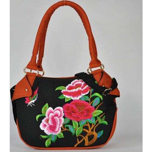 The new national wind female aslant portable dual-use bag flower embroidery embroidered bag mother small bag bag