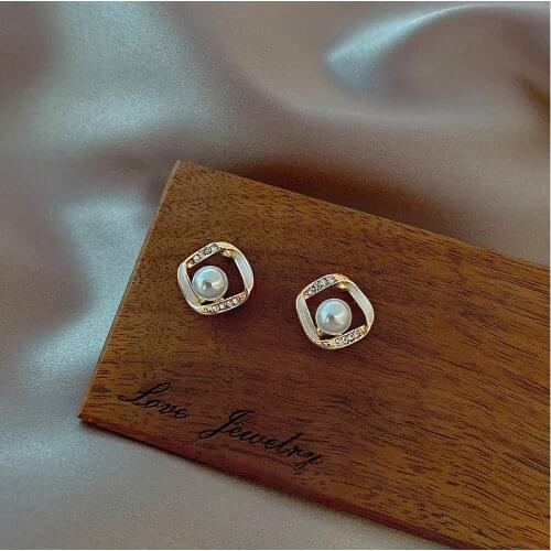 SHANGZHIHUA Geometric pearl earrings for women with exquisite little stud earrings and unusual jewelry accessories for girls