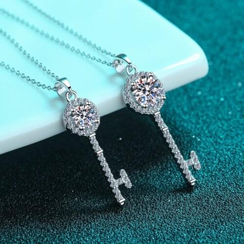 Silver 0.5-1 Carat Excellent Cut Diamond Test Passed D Color High Clarity Moissanite Wedding Key Pendant Necklace Female Chain