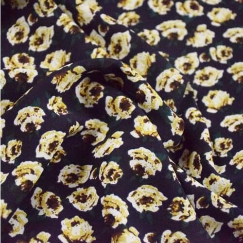 Black Bottom Beige Floral Floral Imitation Silk Crepe Chiffon Fabric Middle-aged Mother Dress Shirt Handmade DIY Fabric