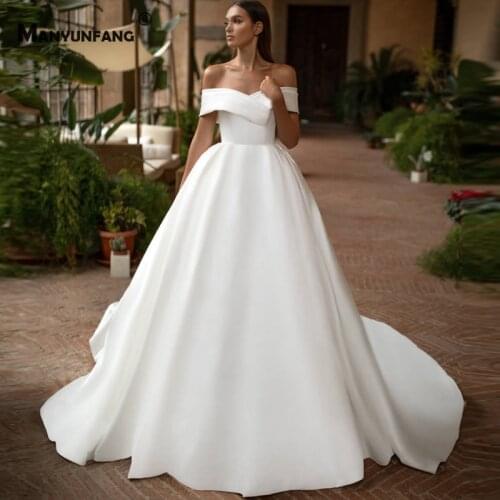 2021 Hot Sale Off the Shoulder Satin Chapel Train Bridal Ball Gown Custom Made Zipper Back Boat Neck Wedding Dress for Women