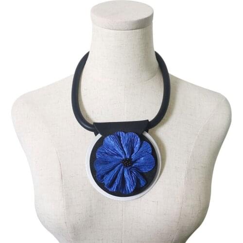 YD&YDBZ New Cloth Flower Pendant Short Necklace For Women Luxurious Leather Rope Necklaces Fashion Handmade Jewelry Accesories