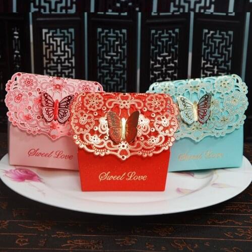 50pcs New carving hollow 3D butterfly wedding candy paper packaging flower candy box подарочная коробка boite dragees de mariage